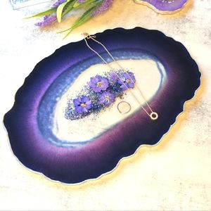 13. Handmade Purple Dried Flowers Decorative Resin Tray